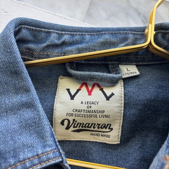 Vintage Denim Button-Up Shirt With Pockets & Distressed Details For Casual Wear - Picture 8 of 8